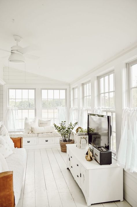 Comfy Farmhouse, Farmhouse Sunroom, Sunroom Makeover, Farmhouse Details, Sunroom Office, Small Sunroom, Sunroom Furniture, Sunroom Addition, Sunroom Decorating