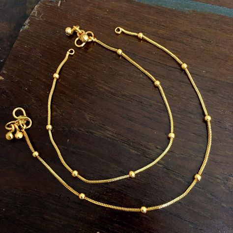 Gold Payal, Anklets Gold, Anklet Design, Purple Duvet, Fancy Jewelry Necklace, Anklet Designs, Ankle Jewelry, Gold Chain Design, Antique Bridal Jewelry