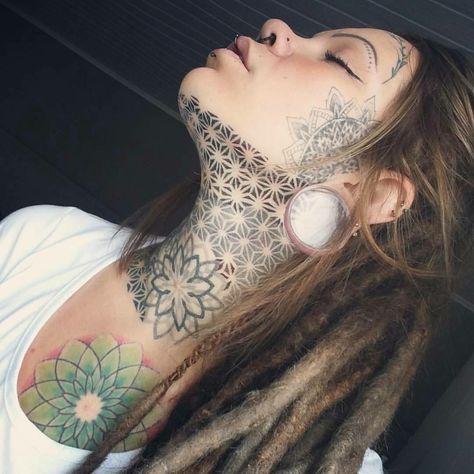 Geometric Neck tattoo Geometric Throat Tattoo, Neck Tattoo Women, Flower Neck Tattoo, Flower Of Life Tattoo, Small Chest Tattoos, Tattoo Neck, Throat Tattoo, Neck Tattoos Women, Back Of Neck Tattoo