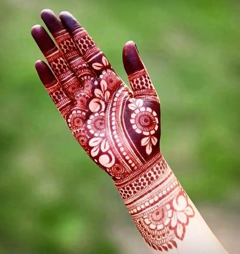 150+ Front Hand Mehndi Design 2022-2023 Simple & Easy Hand Mehndi Designs Back, Right Hand Mehndi Design, Hand Mehndi Design Simple, Mehndi Designs Back Hand, Mehndi Designs Back, Front Hand Mehndi Designs, Front Hand Mehndi Design, Beautiful Simple Mehndi Design, Short Mehndi Design