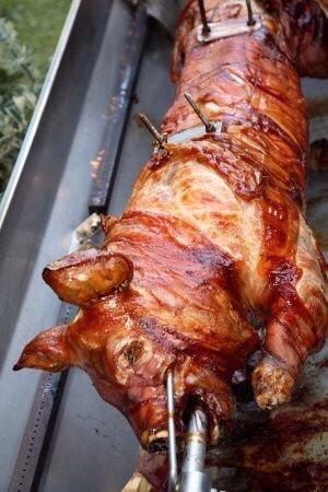 Hell to the yeah! Hog Roast! Roasted Hog, Hog Roast, Bbq Buffet, Bbq Pig, Spit Roast, Raising Pigs, British Beer, Hog Hunting, Pig Roast