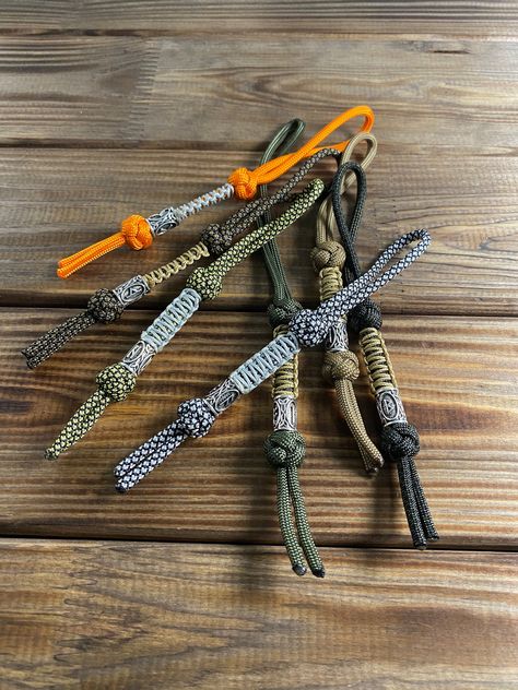 Paradors Keychain, Paracord Lanyard Diy Tutorials, Paracord Lanyard Diy, Fringe Ideas, Keychain Knife, Lanyard Diy, Lanyard Knot, Paracord Weaves, Knife Lanyard