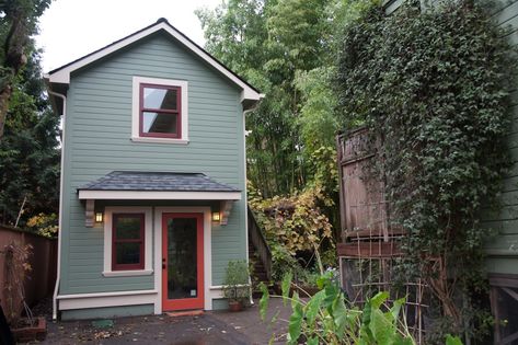 Barbara Gundle’s ADU: A 2-Story Garage Conversion – Accessory Dwellings 2 Story Granny Flat, Detached Adu Ideas, House Compound, Two Story Garage, 2 Story Garage, Converted Garage, Shotgun House, Granny Flats, Garage Studio