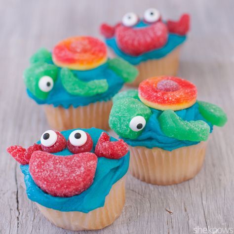 Kids will flip for easy-to-make crab and sea turtle cupcakes — all you need is candy Sea Turtle Cupcakes, Crab Cupcakes, Cupcakes For Kids, Turtle Cupcakes, Sea Cupcakes, 4de Verjaardag, Kid Cupcakes, Cupcake Wars, Turtle Party