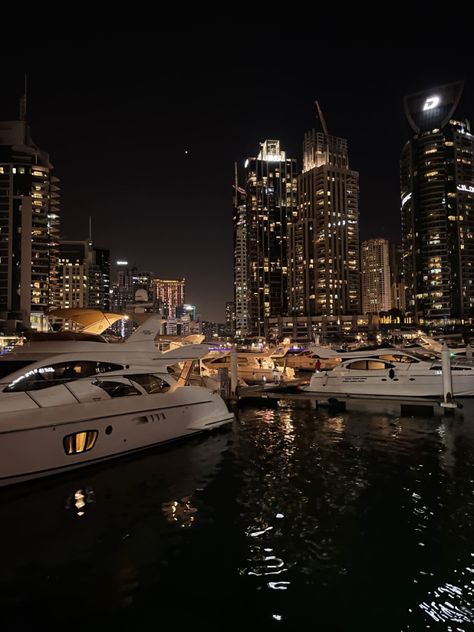 Dubai Yacht Night, Abu Dhabi Aesthetic Night, Luxury Party Aesthetic, Manifestation Pictures, Dubai Aesthetic Night, Dubai Vibes, Rich Vibes, Dubai Yacht, Yacht Aesthetic