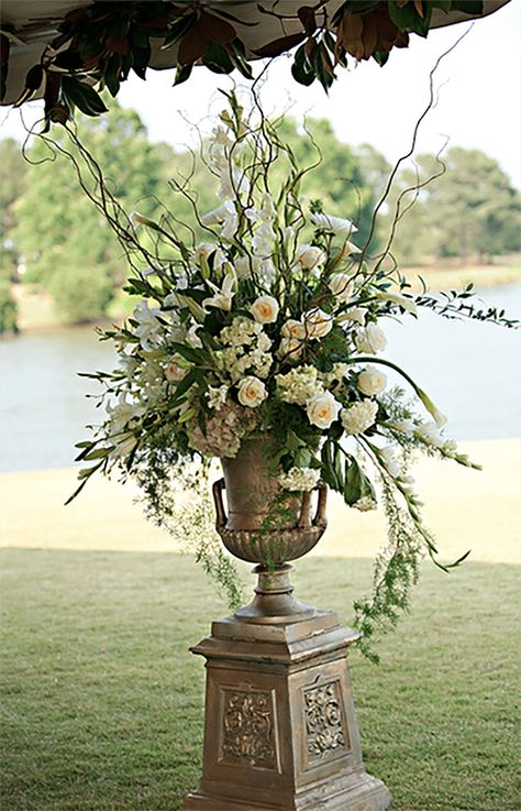 Urn Arrangements, Wedding Altar, Flower Farming, Tulip Wedding, Large Floral Arrangements, Get Well Flowers, Hand Flower, Altar Flowers, Floral Boutique