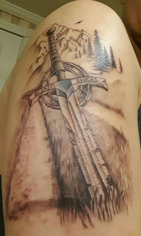 Scottish Claymore Tattoo, Claymore Tattoo, Scottish Claymore, Stone Cross, Awesome Tattoo, Cross Tattoo, Outlander, Cool Tattoos, Tatting