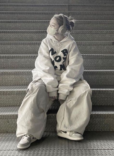 Baggy Outfit Ideas, Boyish Outfits, Boyish Style, Korean Casual Outfits, Crazy Outfits, Baggy Clothes, Foto Poses, Tomboy Outfits, Tomboy Style Outfits