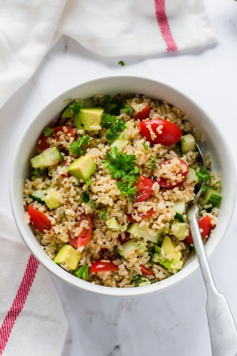 Summer Glow Quinoa Salad - A delicious salad made with fresh summer vegetables and a zingy lemon dressing! For when you want to eat healthy and not be sad about it #salad #summerrecipes #quinoa #vegetables #veganrecipe #glutenfreerecipe #dairyrecipe | bluebowlrecipes.com Quinoa Salad Recipes, Fun Easy Recipes, Quinoa Recipes, Healthy People, Easy Salad Recipes, Quinoa Salad, How To Cook Quinoa, Healthy Salads, Easy Salads