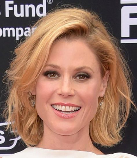 Messy Blonde Bob, Kids Bob Haircut, Messy Bob Haircut, Medium Bob Haircut, Messy Bob, Messy Bob Hairstyles, Julie Bowen, Stacked Bob Haircut, Wavy Bob Hairstyles