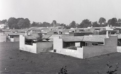 Jorn Utzon, Fredensborg houses Courtyard Homes, Sarah Sadeq Architects, Jorn Utzon, Architect Student, Architect Logo, Key Projects, Norm Architects, Famous Architects, Courtyard House