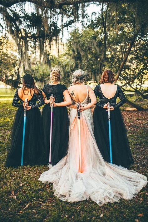 Star Wars Wedding Dress, Star Wars Themed Wedding, Star Wars Wedding Theme, Nerd Wedding, Nerdy Wedding, Star Wars Wedding, Wedding Colours, Artistic Wedding, Future Wedding Plans