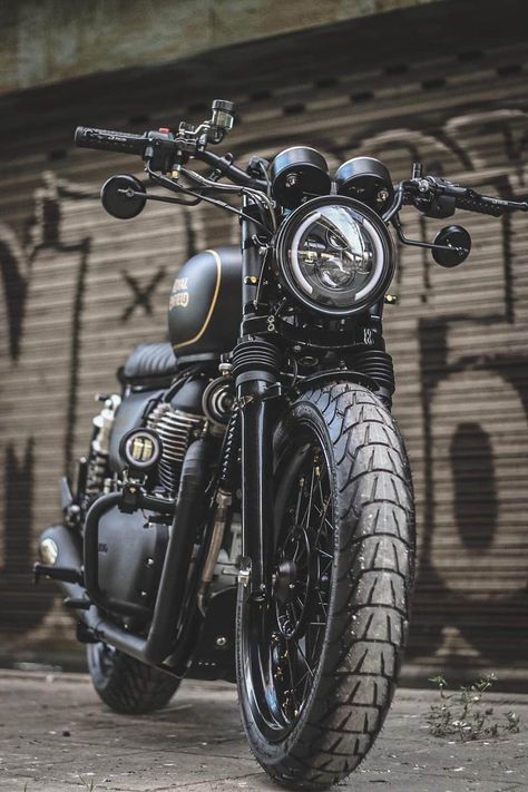 Custom Royal Enfield Interceptor 650 Looks Stealthy In Black & Gold Royal Enfield Interceptor 650, Royal Enfield Interceptor, Interceptor 650, Royal Enfield India, Royal Enfield Modified, Enfield Bike, Enfield Himalayan, Enfield Motorcycle, Enfield Classic