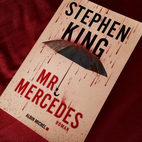 Mr. Mercedes ; Stephen King Stephen King Mr Mercedes, Mr Mercedes, Stephen King Books, Mystery Books, Stephen King, Book Collection, Favorite Books, New Books, Books To Read