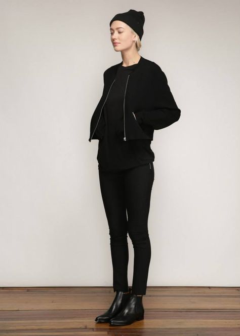 Black Minimalist Fashion, All Black Tomboy Outfit, Minimalist Black Outfit, All Black Style Casual, Black Minimalist Outfit, Minimalist Fashion Black, All Black Wardrobe, All Black Fashion, Wearing All Black