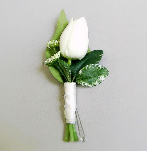 Christina Ficarola on Instagram: “Tulips, with their elegance and simplicity, are said to represent true love. White tulips specifically are thought to be a symbol of…” Boutineer Ideas, Wedding Flowers Tulips, Silk Tulips, Tulip Wedding, Groom Accessories, Queen Anne's Lace, Tulip Bouquet, Groom Boutonniere, Groom Groomsmen