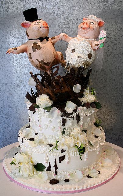 awesome cake :) Unusual Wedding Cakes, Funny Wedding Cakes, Pig Cake, Unusual Weddings, Unique Wedding Cakes, Unique Cakes, Austin Wedding, Wedding Cake Designs, Fancy Cakes