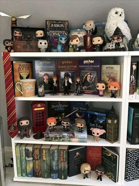 Whimsical Harry Potter, Funko Pop Display Ideas Harry Potter, Harry Potter Trinkets, Room Decor Ideas Harry Potter, Diy Room Decor Harry Potter, Room Inspo Harry Potter, Harry Potter Collection Room, Aesthetic Harry Potter Room, Harry Potter Decorations Room