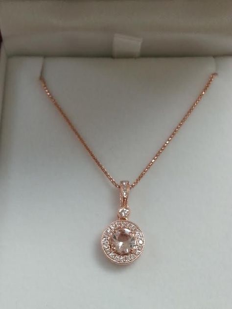 Gold Necklace Pendant Design, Jewelry Necklace Simple, The Bling Ring, Diamond Jewelry Set, Fancy Jewelry Necklace, Pretty Jewelry Necklaces, Peach Morganite, Gold Bridal Jewellery Sets, Fancy Jewellery Designs