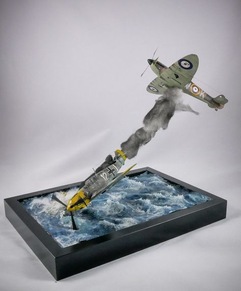 "He's down for the count" Battle of Britain 1/48th - Ready For Inspection - Dioramas - Britmodeller.com Japanese Helmet, Gundam Diorama, Ku Art, Airfix Models, Model Tips, Classic Road Bike, Easy Lessons, English Channel, Spring Chicken