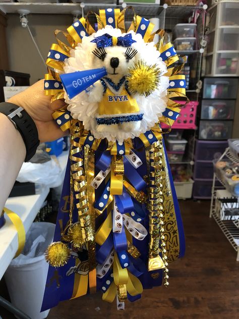 Cheer mum/garter. Cheer Homecoming, Peewee Cheer, Mum Diy, Spirit Posters, Homecoming 2023, School Spirit Posters, Homecoming Spirit Week, Mum Ideas, Homecoming Garter