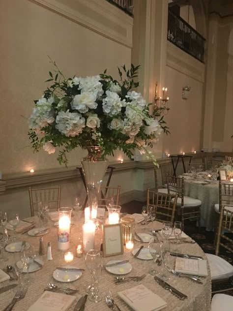 Main Table Quinceanera, Champagne Quinceanera Theme, 18th Debut Ideas, Quince Centerpieces, Green Quinceanera Theme, Centerpieces Quinceanera, Coquette Theme, Reception Theme, Quince Pictures