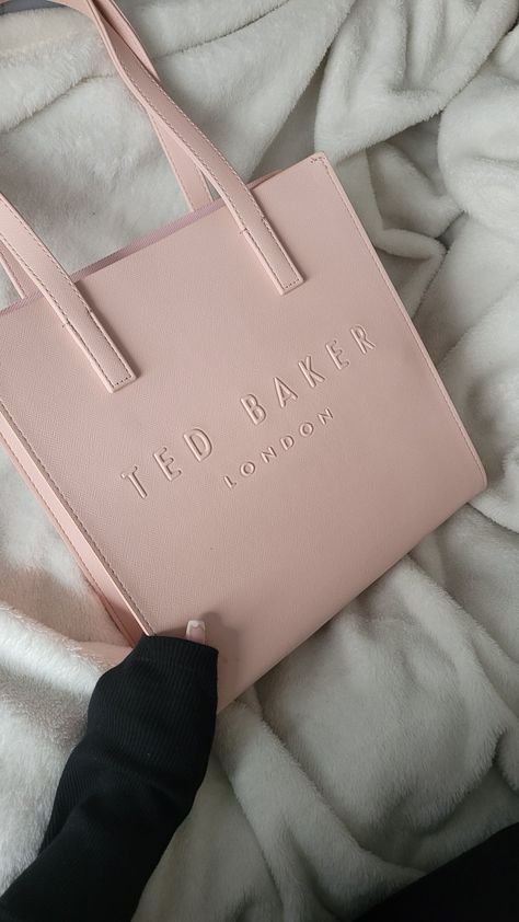 #coquette #aesthetic #coquettebag #tedbakerbag #girlybag #pinkcoquettebag Ted Baker Tote Bag, Christmas Dinner Outfit, Tote Bag Outfit, Aesthetic Gifts, Uni Bag, Ted Baker Bag, My Style Bags, Handbag Essentials, Birthday Gift Bags