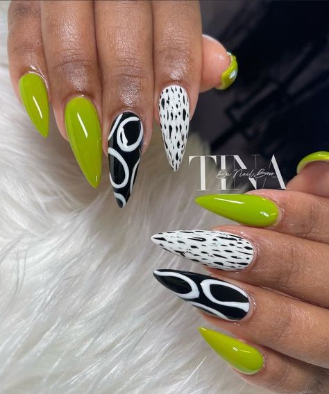 Simple Statement Nails, Nails African Design, Dope Nail Designs Fall 2024, Nail Designs Black Women, Neon Nails Short, Getting Acrylic Nails, Edgy Nail Designs, Animal Print Nail Designs, Bright Spring Nails