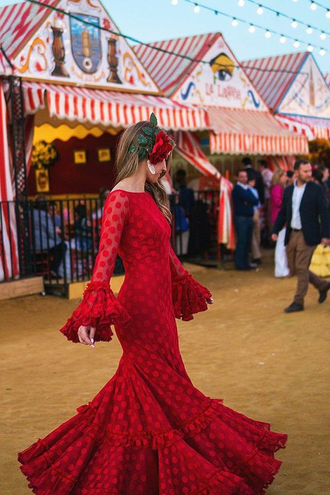 Spanish Traditional Clothing, Spanish Style Fashion, Spanish Dresses, Spanish Clothes, Flamenco Dresses, Spanish Style Decor, Spanish Outfits, Spanish Clothing, Spanish Dress