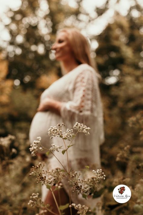 Maternity Pictures In Forest, Maternity Photo Shoot Ideas Forest, Maternity Shoot In Nature, Maternity Photography Only Mom, Whimsical Maternity Photos, Maternity Forest Photoshoot, Romantic Maternity Shoot, Forrest Maternity Shoot, Woodland Maternity Shoot