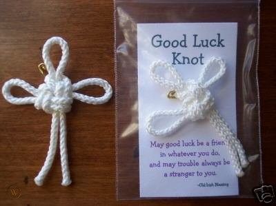 Girl Scout Swaps Ideas Easy, Good Luck Knot, Girl Scout Daisy Activities, Girl Scout Gifts, Scout Knots, Gs Swaps, Eagle Scout Ceremony, Chinese Knots, Camp Hat