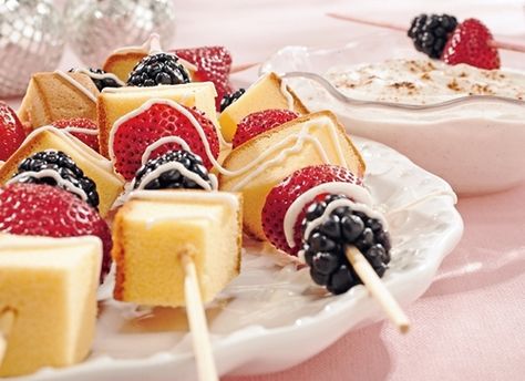 Sara Lee Pound Cake Ideas, Pound Cake With Fruit, Pound Cake Ideas, Cake Skewers, Oikos Yogurt, Sara Lee Pound Cake, Cake With Fruit, Tea Party Sandwiches, Sara Lee