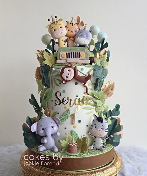 Jungle Cake Design, Jungle Cake Ideas Boys, Animals Cakes Birthday, Jungle Theme Birthday Party Cakes, Safari Birthday Cake Boy, Safari Cake Birthday, Birthday Cake Jungle Theme, Cake Safari Birthday, Safari 1st Birthday Cake