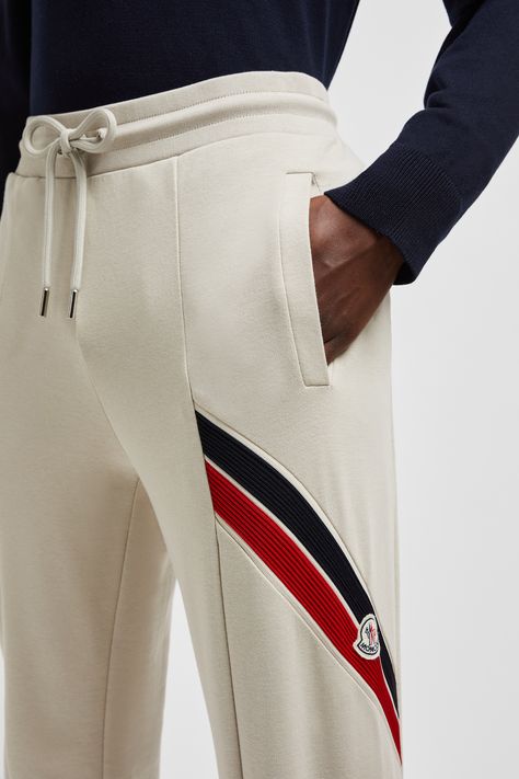 These sweatpants feature a tricolor trim, infusing them with a sporty feel. The ultra-comfortable style is crafted from plush fleece with an adjustable waistband. Sport Clothes Men, Luxury Sportswear Bottoms For Men, Luxury Casual Men's Sweatpants, Designer Sweatpants Men, Men’s Fashion Sweatpants, Sweatpants Beige, Ron Dorff, Luxury Sporty Men's Sweatpants, Mens Fashion Suits Formal