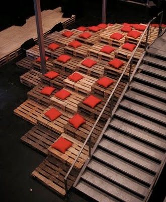 Palletvilion: references Pallet Stairs, Cheap Patio Furniture, Seating Design, Park Ideas, Pallet Chair, Shipping Pallets, Public Seating, Recycled Pallet, Outdoor Office