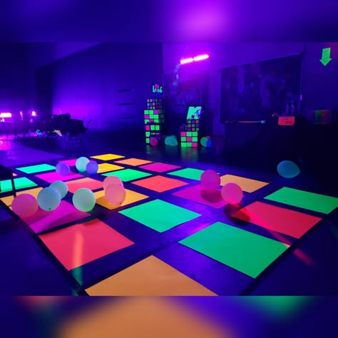 Glow Party Dance Floor, Glow Party Floor Design, Glow Dance Floor, Glow Party Entrance, Diy Disco Dance Floor, School Dance Ideas Decoration, Birthday Dance Party Ideas, Glow Dance Decorations, Glow In The Dark School Dance