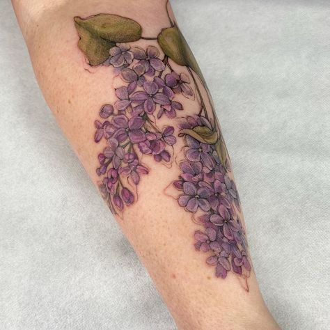 Lilac Tattoo, Thumb Tattoos, Green Tattoos, Chrysanthemum Tattoo, Tatoo Inspiration, Sweet Tattoos, Plant Tattoo, Botanical Tattoo, Tattoos For Daughters