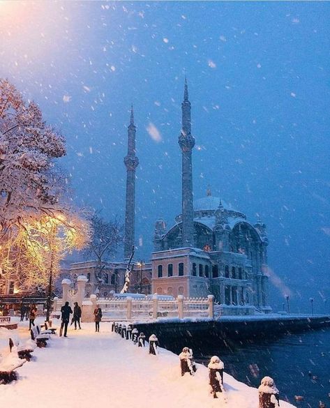 Istanbul: a fairy tale city in winter! 💙❄️ 📷 @turkan_ajl Istanbul Turkey Photography, Istanbul Photography, Istanbul City, Istanbul Travel, Beautiful Mosques, Grand Mosque, Hagia Sophia, Travel Outdoors, Turkey Travel