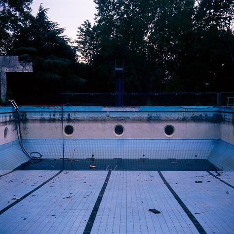 abandoned swimming pool | joostnieuw | Flickr Empty Pool, The Neon Demon, It's Always Sunny In Philadelphia, Sunny In Philadelphia, It's Always Sunny, Iwatobi Swim Club, Camping Hacks, Abandoned Places, Blue Aesthetic