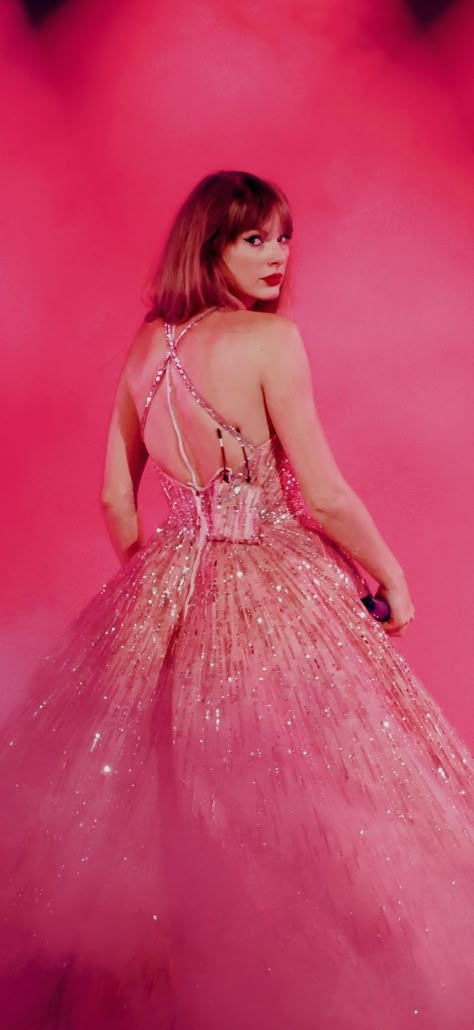 Pink Ipad Aesthetic, Taylor Swift Songs Wallpaper, Taylor Swift Pink, Speak Now Taylor Swift, Creative Tattoo Ideas, Taylor Swift Images, Pink Ipad, Creative Tattoo, Ipad Wallpapers