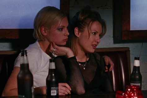 Alyssa (Joey Lauren Adams) and Kim (Carmen Llwyn), "Chasing Amy" Chasing Amy Movie, Amy Heckerling, Joey Lauren Adams, Chasing Amy, Slc Punk, Jason Mewes, Doom Generation, Mysterious Skin, Teenage Wasteland