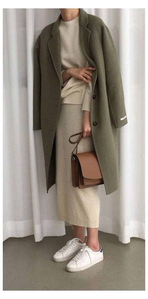 Minimal Stil, Minimalist Moda, Mode Mantel, Trendy Fall Outfits, Outfit Inspiration Fall, Green Coat, Coat Outfits, Looks Chic, Outfit Inspo Fall