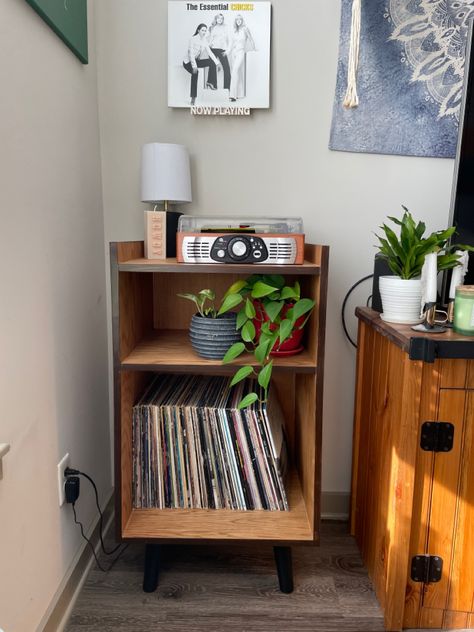 Small Vinyl Storage, Small Vinyl Setup, Record Player Nook, Diy Record Player Stand, Record Furniture, Vinyl Corner, Vinyl Cabinet, Vinyl Record Furniture, Vinyl Record Room