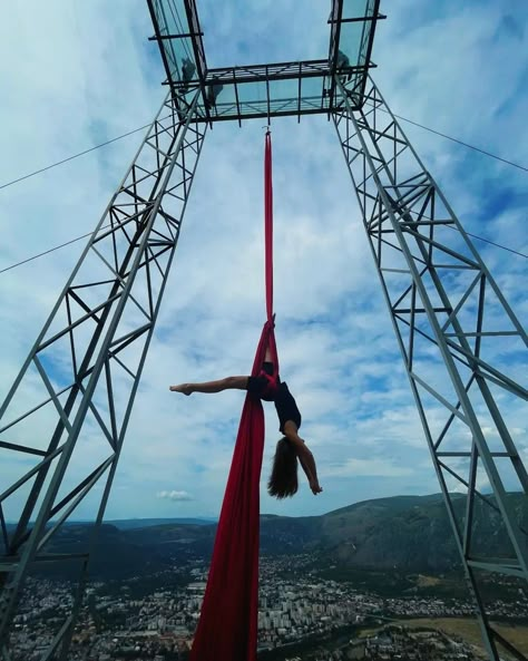 Aerial silks dancer in the sky Arial Silks, Ariel Silks, Dancer Things, Aerial Gymnastics, Aerial Silk, Aerial Acrobatics, Acrobatic Gymnastics, Aerial Dance, Aerial Arts