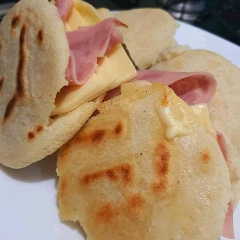 Arepas Recipe, Salty Foods, Healthy Lifestyle Food, Pretty Food, Food Cravings, Diy Food Recipes, Diy Food, Aesthetic Food, Food Dishes