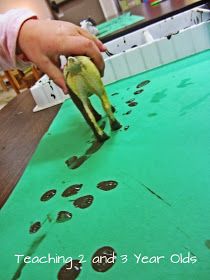 Teaching 2 and 3 Year Olds: Preschool Farm Theme: Animal Tracks Open Ended Farm Art, Farm Process Art Preschool, Preschool Farm Theme, Farm Unit Preschool, Paint Area, Farm Sensory, Farm Week, Preschool Farm, Farm Animals Preschool