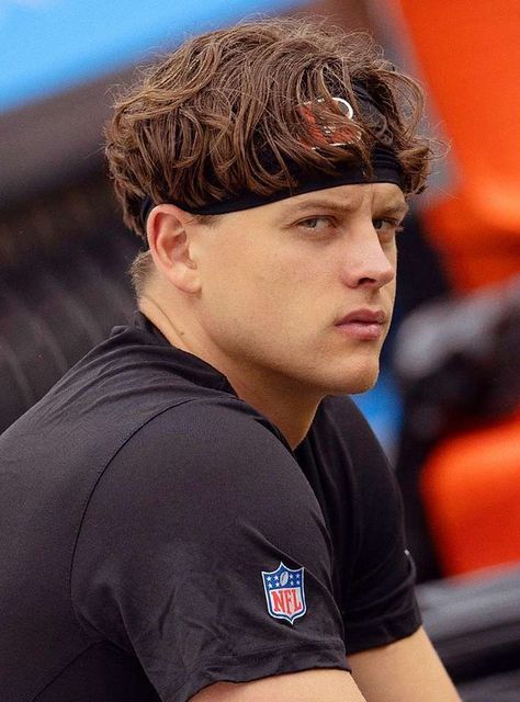 Joe Borrow, Smokin Joes, Cincinnati Bengals Football, Football Books, Bengals Football, Beautiful Joe, Sport Inspiration, Joe Burrow, Sports Boys