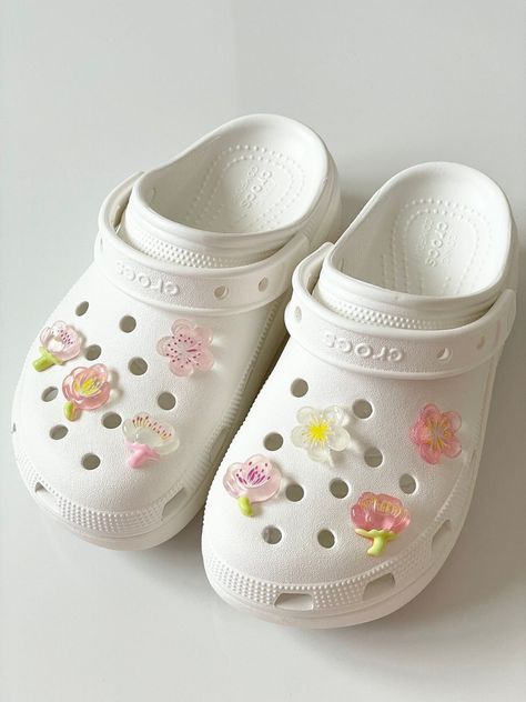 Kawaii Cookies, Crocs Fashion, Dr Shoes, My Best Friend's Birthday, Kawaii Shoes, Flower Shoes, Phone Charms, Birthday Gifts For Best Friend, Croc Charms