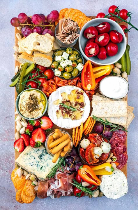 Grazing Board Ideas, Grazing Platter Ideas, Halloween Platter, Grazing Platter, Platter Ideas, Sharing Platters, Grazing Board, Meat Platter, Smoked Cheese