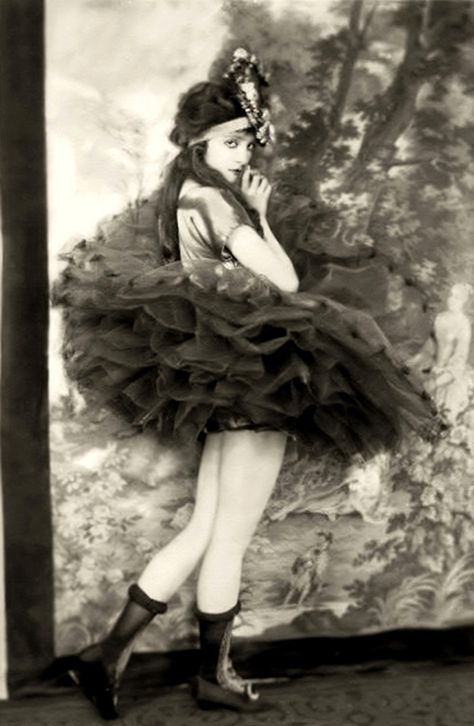 Ziegfeld Girl, Dolores Costello, Burlesque Vintage, Ziegfeld Girls, Ziegfeld Follies, Vintage Burlesque, Tutu Ballet, Vintage Film, Old Fashion